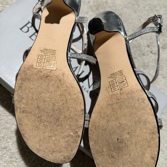 Here comes WEDDING season! Cute and comfy kitten-heel silver strappy shoes! 💍 - Picture 6 of 6